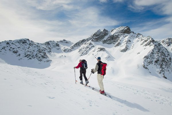 Quels sont les meilleurs sentiers pour une randonnée en montagne dans le parc national de Jasper, Canada ?